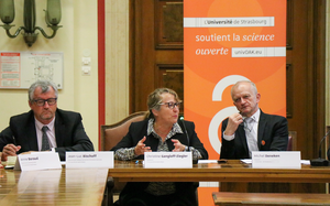 Légende photo : Jean-Luc Bischoff, vice- président Recherche et Formation doctorale  (UHA), Christine Gangloff-Ziegler, présidente  de l'UHA et Michel Deneken, président de l'Unistra.